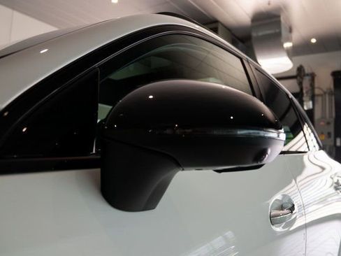 New 2025 Mercedes-Benz GLC 350e GLC 350e image 9