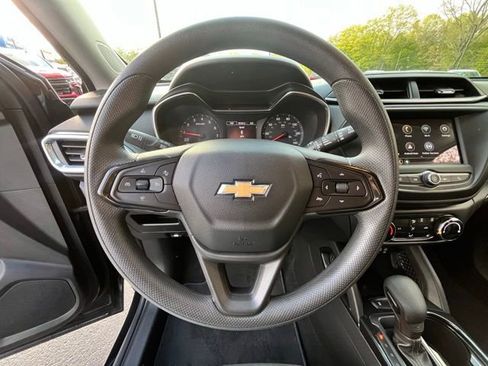 Used 2023 Chevrolet TrailBlazer LT FWD image 23