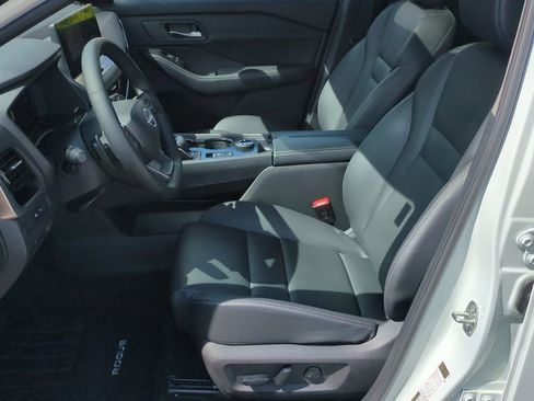 Used 2025 Nissan Rogue SL w/ Tech Package AWD/4WD image 11