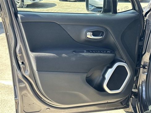 Used 2020 Jeep Renegade Latitude image 13