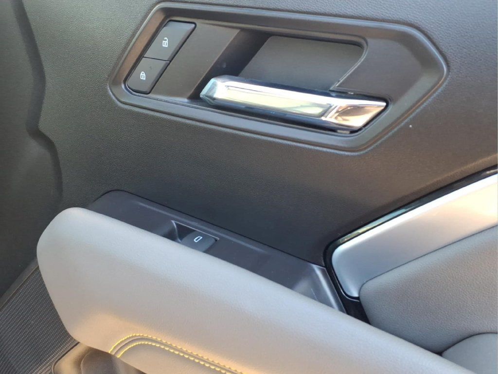 Used 2024 Chevrolet Colorado ZR2 w/ ZR2 Convenience Package III AWD/4WD image 16