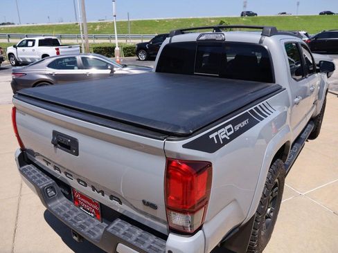Used 2019 Toyota Tacoma TRD Sport w/ Technology Package AWD/4WD image 7