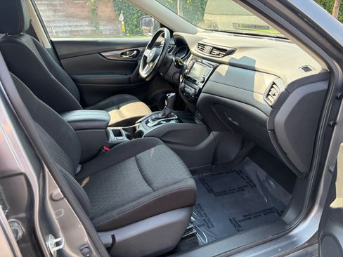 Used 2020 Nissan Rogue SV AWD/4WD image 28