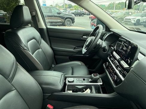 Used 2025 Nissan Pathfinder SL AWD/4WD image 23