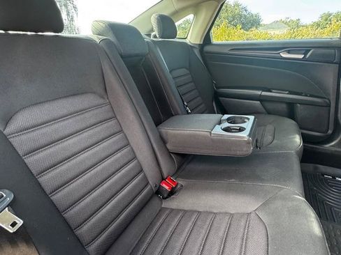 Used 2019 Ford Fusion SE FWD image 17