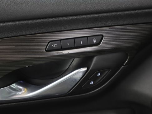 Used 2024 GMC Terrain SLT image 23