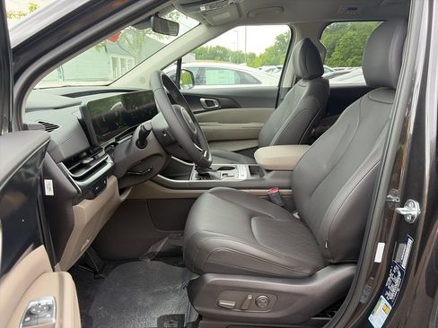 New 2026 Kia Carnival FWD image 15