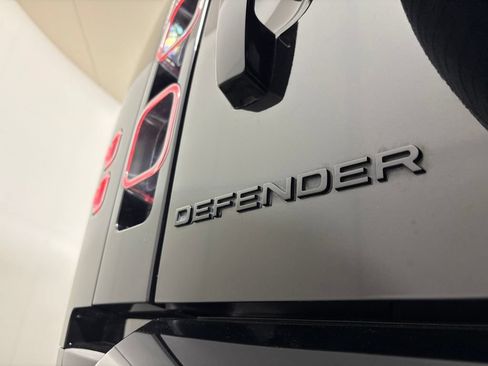 Used 2023 Land Rover Defender 110 V8 AWD/4WD image 10