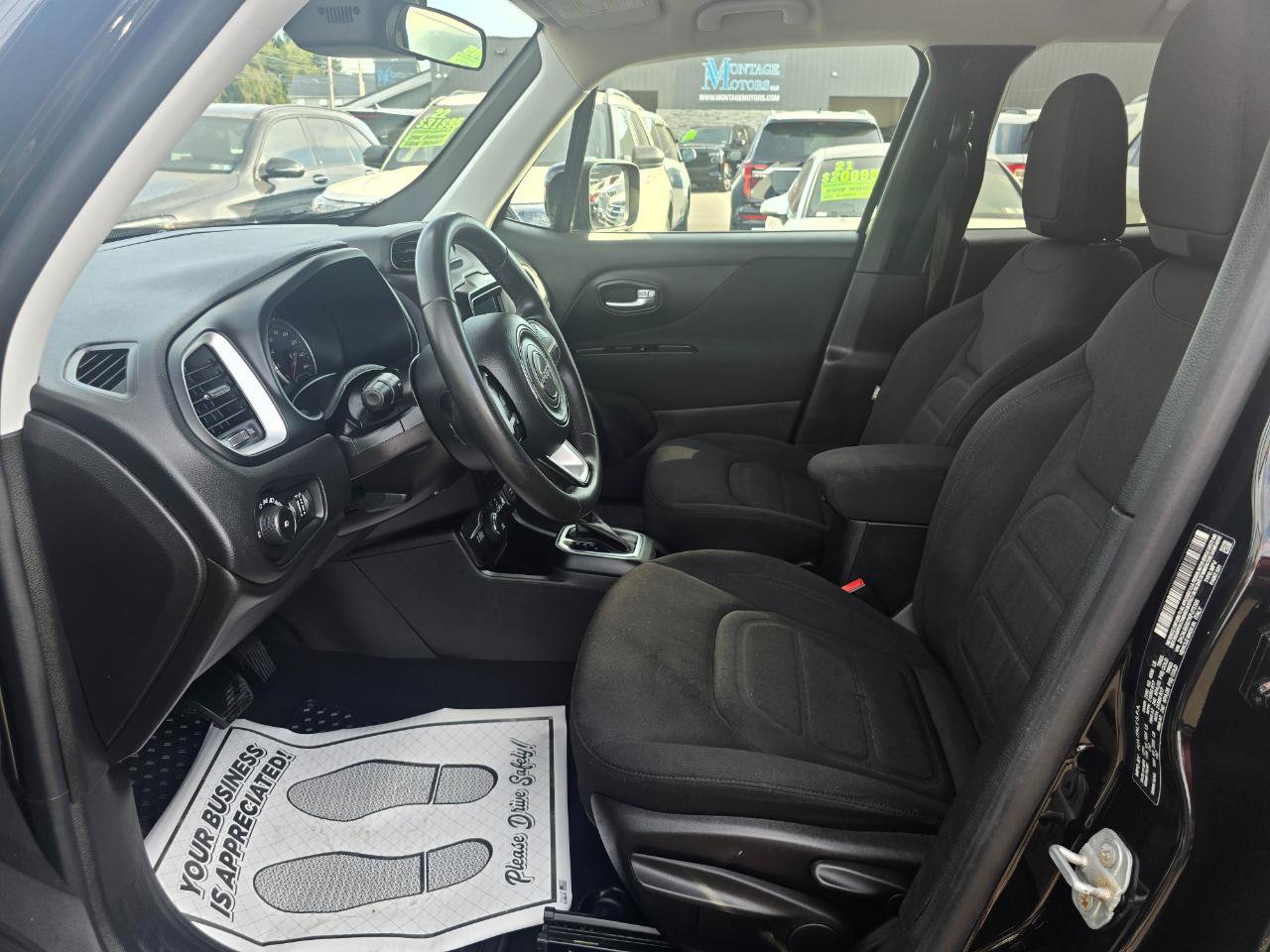 Used 2019 Jeep Renegade Latitude AWD/4WD image 12