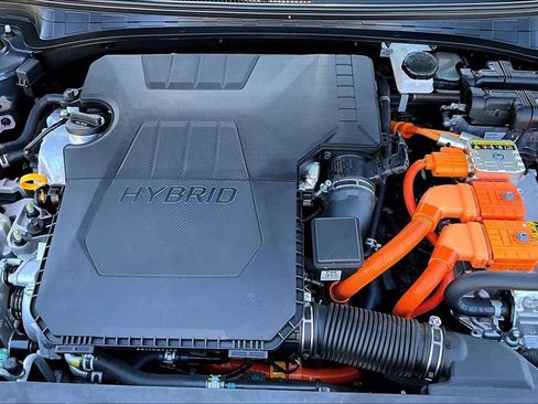 Used 2025 Hyundai Elantra SEL FWD image 31