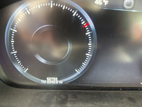 Used 2021 Volvo S60 T5 Momentum AWD/4WD image 1