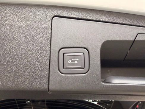 Used 2025 Cadillac XT4 Sport AWD/4WD image 8