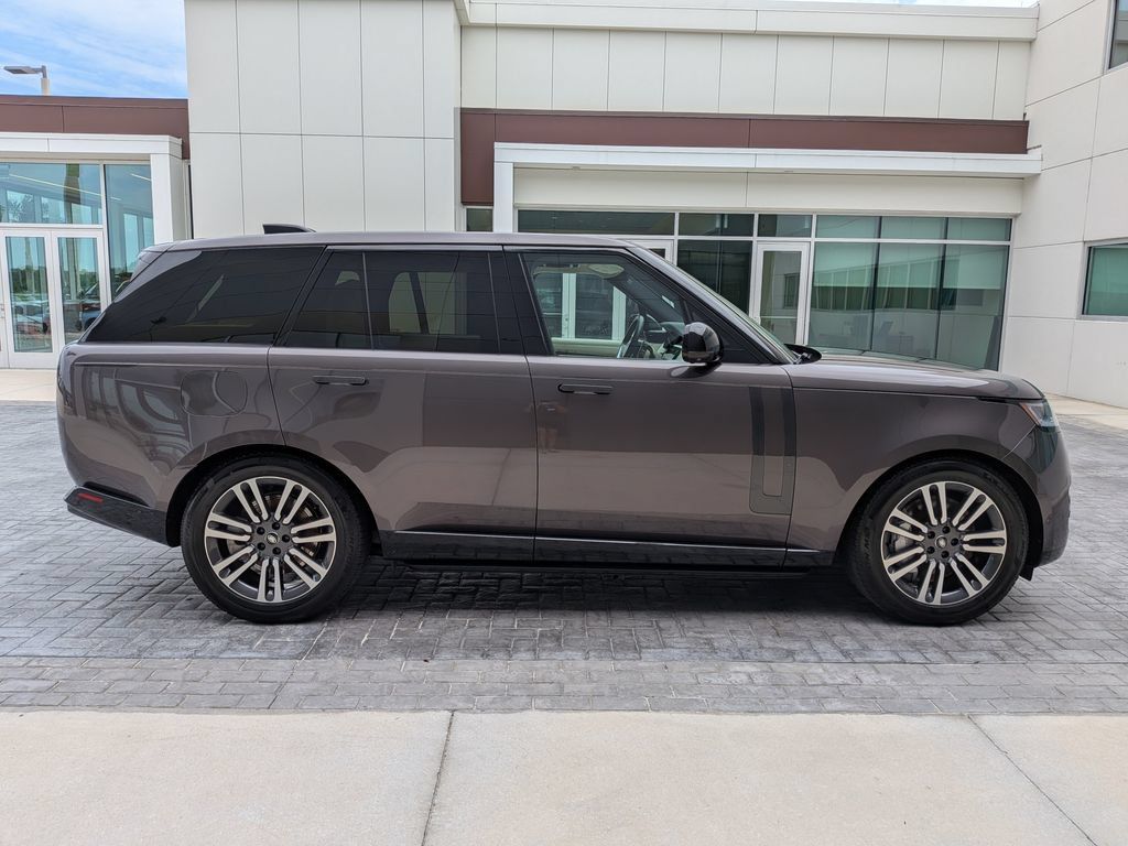 Certified 2025 Land Rover Range Rover SE AWD/4WD image 5