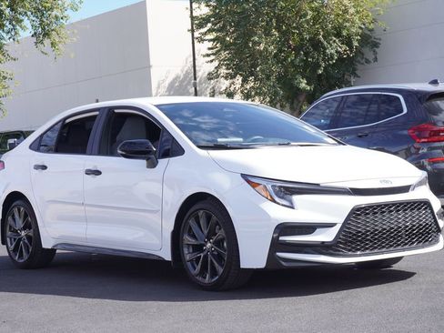 Used 2025 Toyota Corolla SE image 4