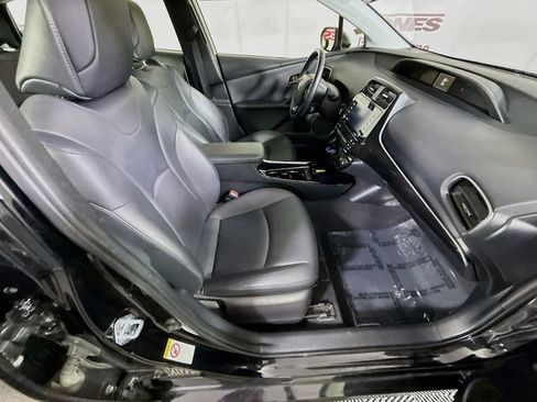 Certified 2022 Toyota Prius FWD image 30