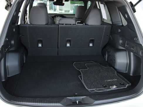 Used 2025 Subaru Forester Premium image 32