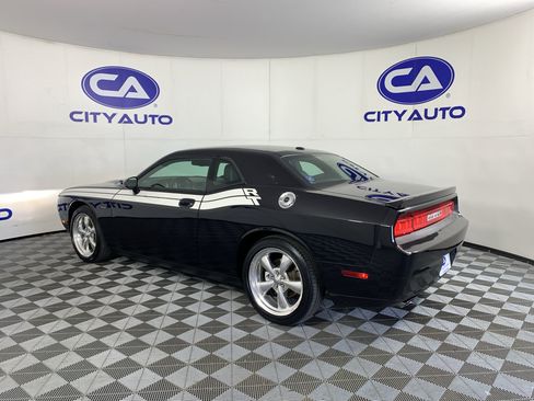Used 2010 Dodge Challenger R/T RWD image 5