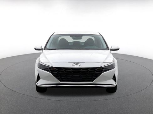 Used 2025 Hyundai Elantra SEL FWD image 2