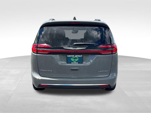 Used 2023 Chrysler Pacifica Limited FWD image 3