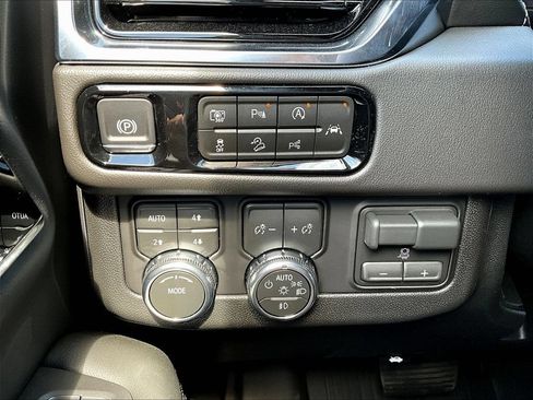 New 2026 GMC Yukon XL Elevation w/ Elevation Premium Package AWD/4WD image 24