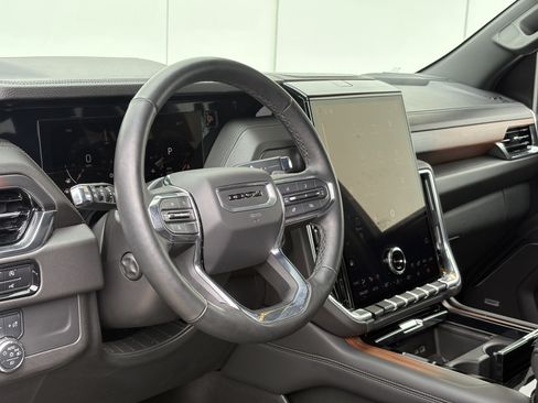 Used 2025 GMC Yukon XL Denali AWD/4WD image 17