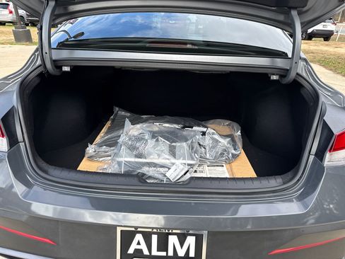 Certified 2025 Hyundai Elantra Sport image 18