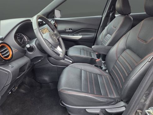 Used 2019 Nissan Kicks SR w/ SR Premium Package image 9