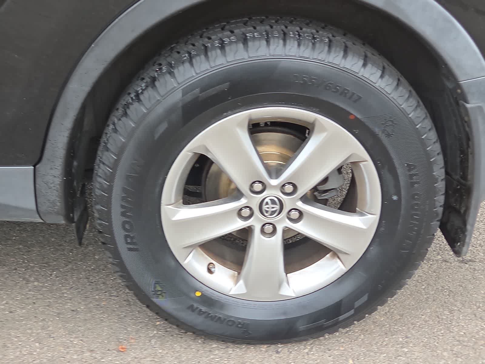 Used 2015 Toyota RAV4 XLE AWD/4WD image 16