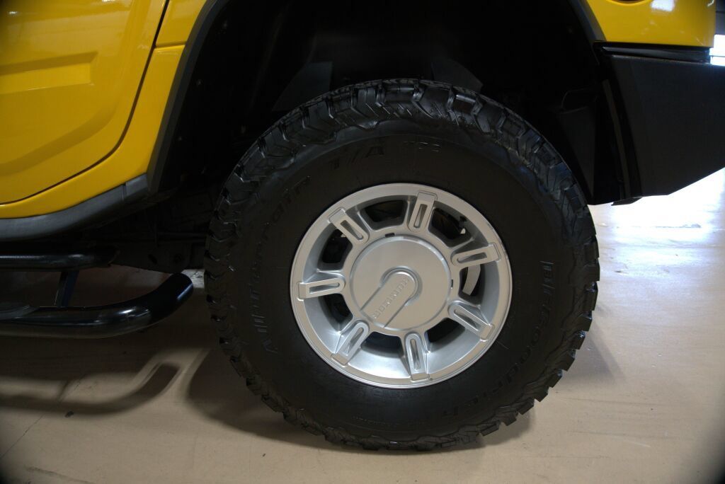 Used 2003 HUMMER H2 w/ Preferred Equipment Group AWD/4WD image 34