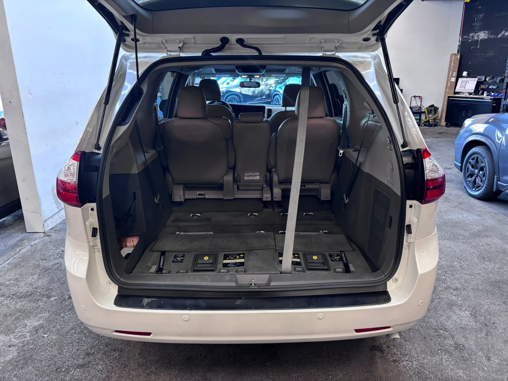 Used 2015 Toyota Sienna XLE w/ XLE Navigation Package FWD image 27