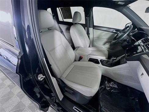Used 2023 Volkswagen Tiguan SE R-Line image 29