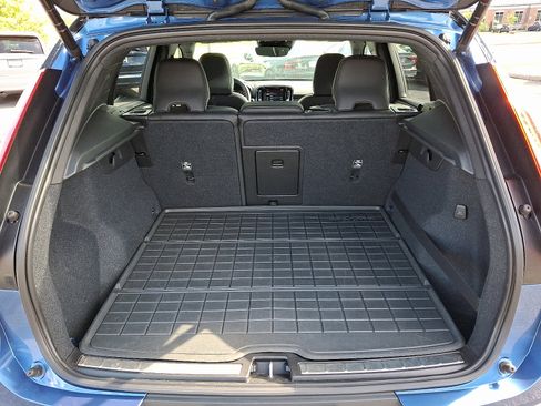 Used 2020 Volvo XC40 T5 R-Design image 31