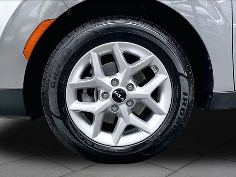 Used 2024 Kia Soul LX w/ Option Group 015 FWD image 11