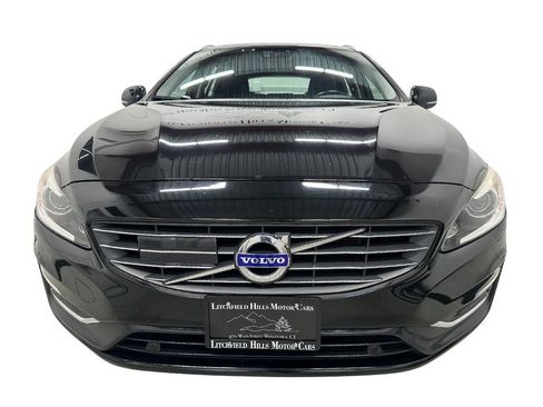 Used 2017 Volvo V60 T5 Platinum w/ Climate Package image 8