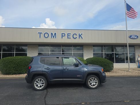 Used 2021 Jeep Renegade Latitude AWD/4WD image 6