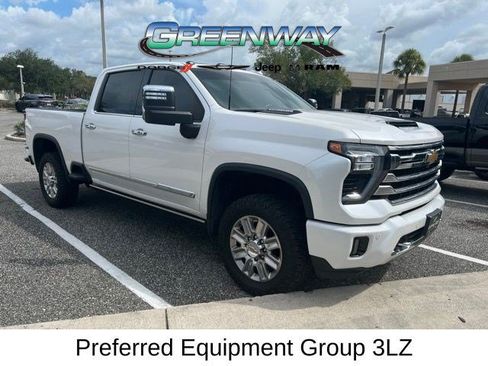 Used 2024 Chevrolet Silverado 2500 High Country w/ High Country Premium Package AWD/4WD image 3