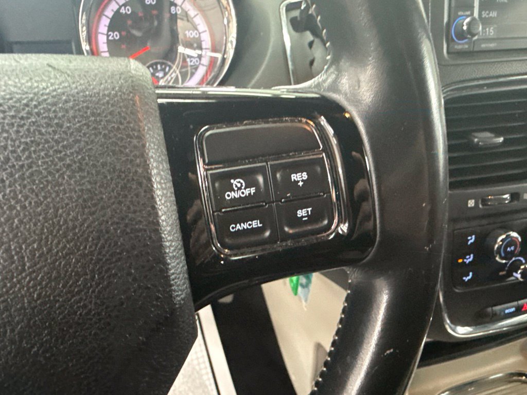 Used 2019 Dodge Grand Caravan SXT FWD image 25