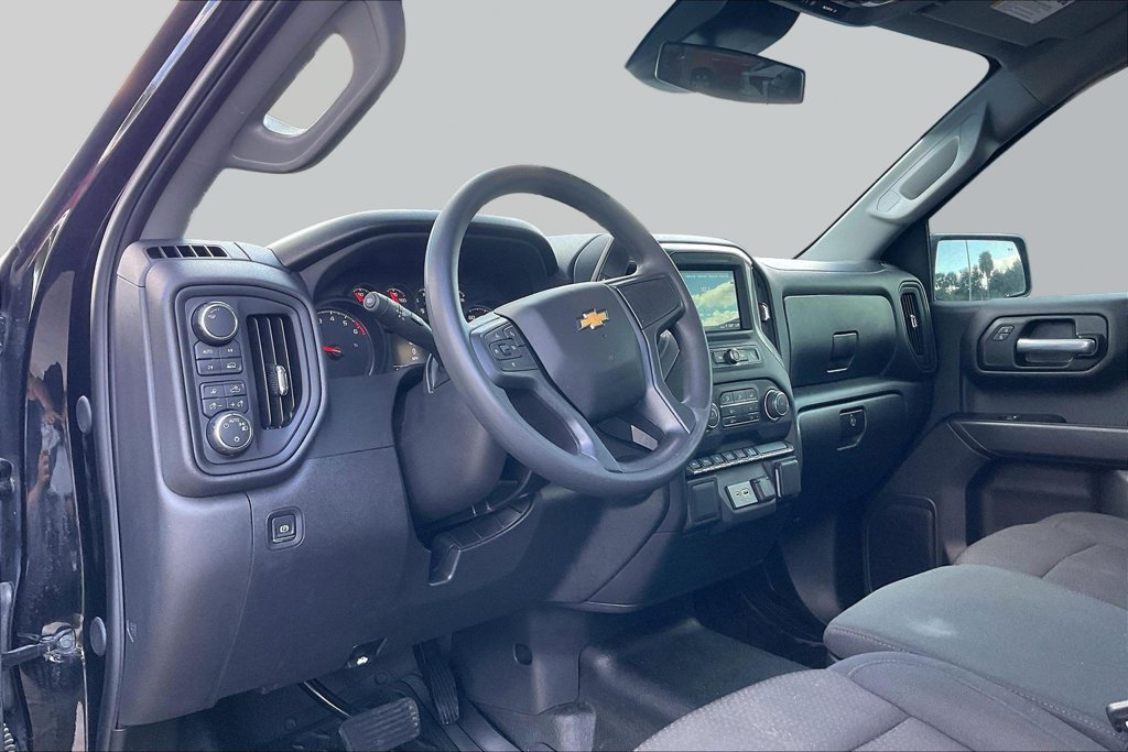 Used 2025 Chevrolet Silverado 1500 W/T w/ WT Safety Package AWD/4WD image 4