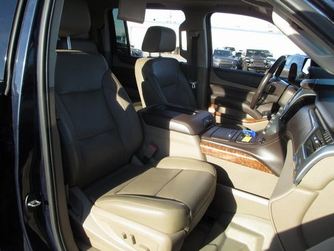 Used 2018 Chevrolet Suburban Premier image 24