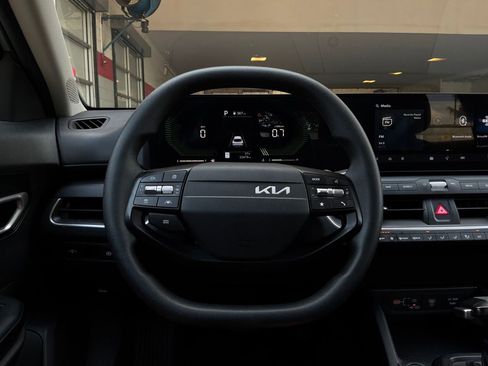Used 2025 Kia K4 FWD image 32