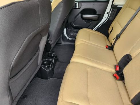 Used 2018 Jeep Wrangler Unlimited Sport S AWD/4WD image 31