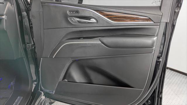 Used 2022 Cadillac Escalade ESV Luxury RWD image 23