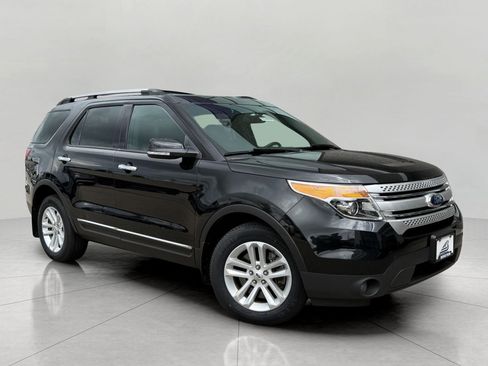 Used 2014 Ford Explorer XLT w/ Equipment Group 202A AWD/4WD image 1