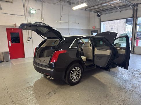 Used 2017 Cadillac XT5 Luxury w/ Driver Awareness Package AWD/4WD image 12