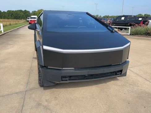 Used 2024 Tesla Cybertruck AWD Crew Cab image 7