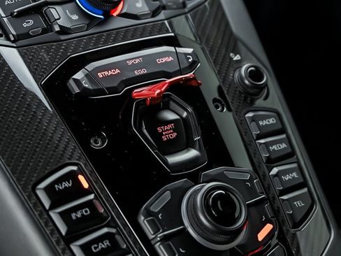 Used 2018 Lamborghini Aventador S AWD/4WD image 31