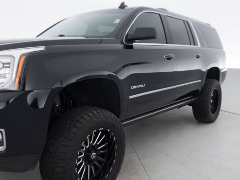 Used 2017 GMC Yukon XL Denali w/ Open Road Package AWD/4WD image 12