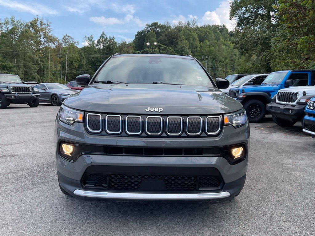 Used 2022 Jeep Compass Limited w/ Sun and Sound Group AWD/4WD image 2