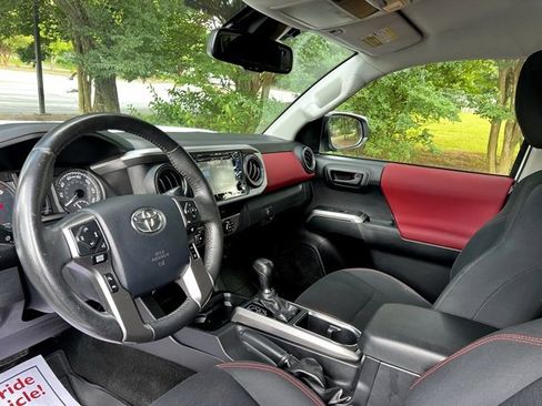 Used 2018 Toyota Tacoma SR5 image 10