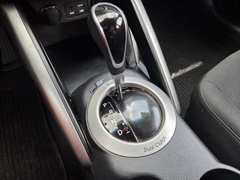 Used 2017 Hyundai Veloster Value Edition FWD image 25